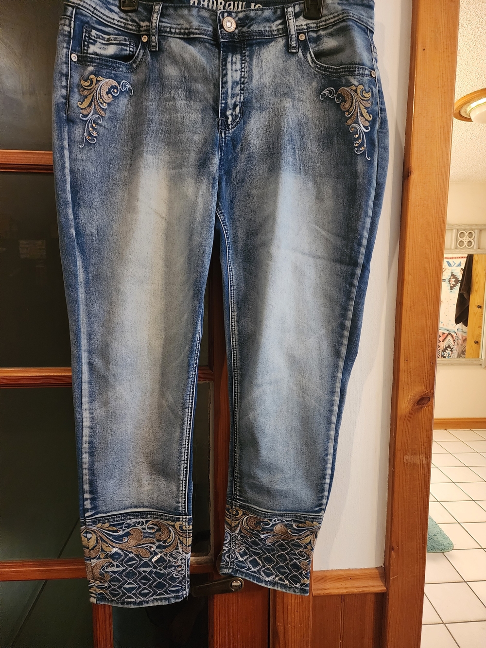 Hydraulic Light Blue Embroidered Cropped Jeans